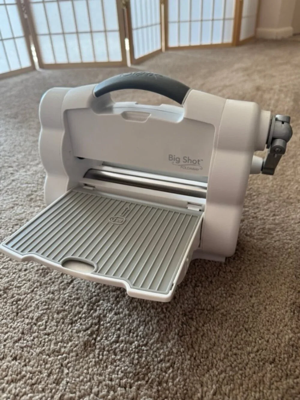 Sizzix Big Shot Foldaway Machine and accessories - Picture 1 of 11